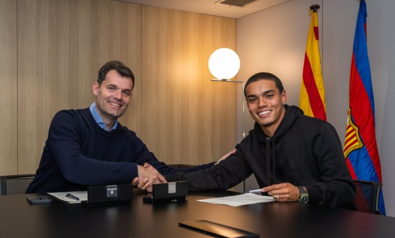 Barcelona anuncia el fichaje de Joao Mendes, hijo de Ronaldinho