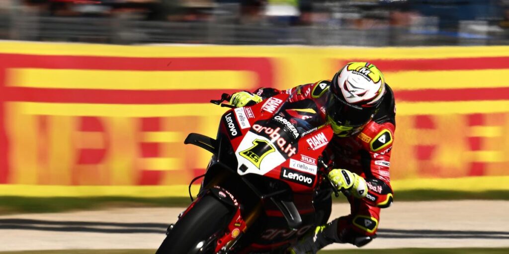 Bautista, imparable en la carrera 2 de Indonesia, con primer podio de Vierge