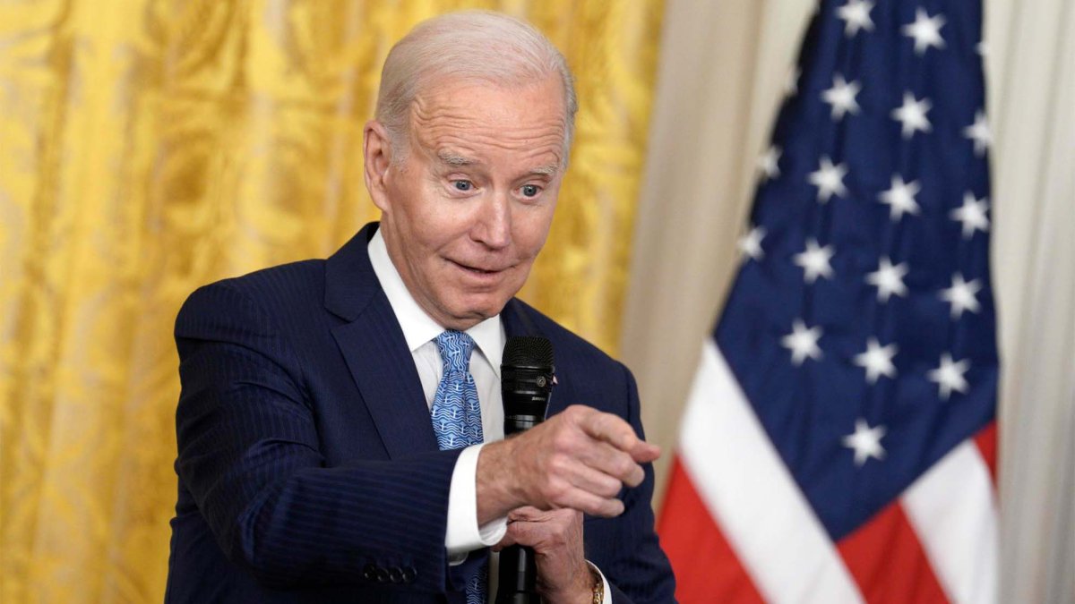 Biden pide por la salud del Papa Francisco tras sufrir una infección pulmonar