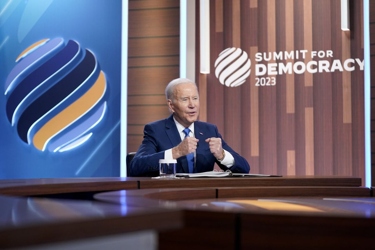 Biden sostiene que “los aires están cambiando a favor de la democracia”