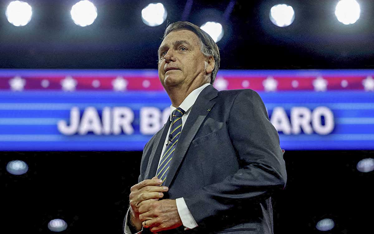 Bolsonaro regresa a Brasil después de tres meses en EU