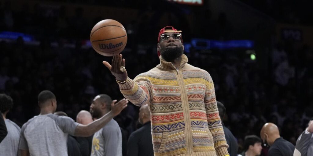 Buenas noticias para los Lakers: LeBron volverá antes del final de temporada regular