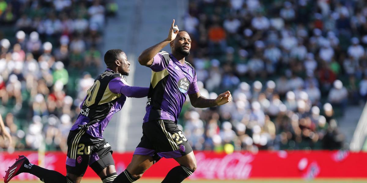 Cantos de sirena de la Premier League para Cyle Larin