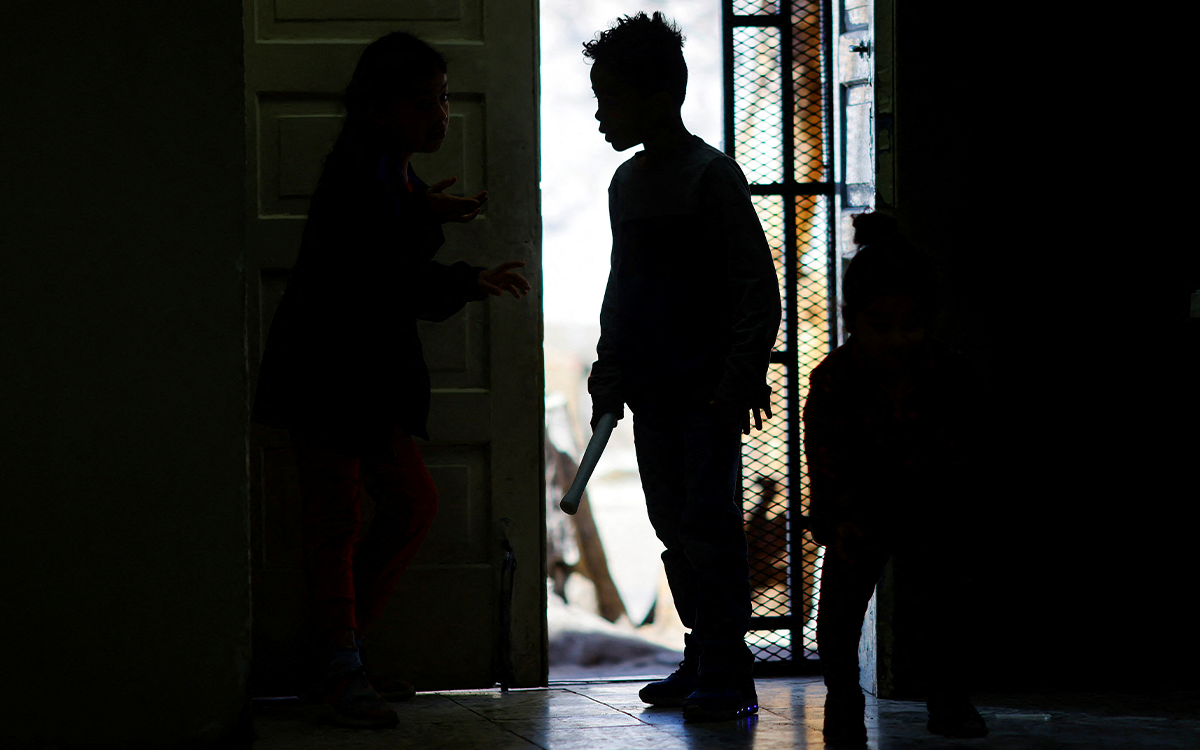 Casa Blanca rehúsa decir si Biden restaurará el arresto de familias migrantes