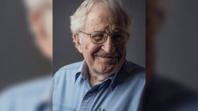 Chomsky: 'Trabajadores de hoy aspiran a servir a sus dueños'
