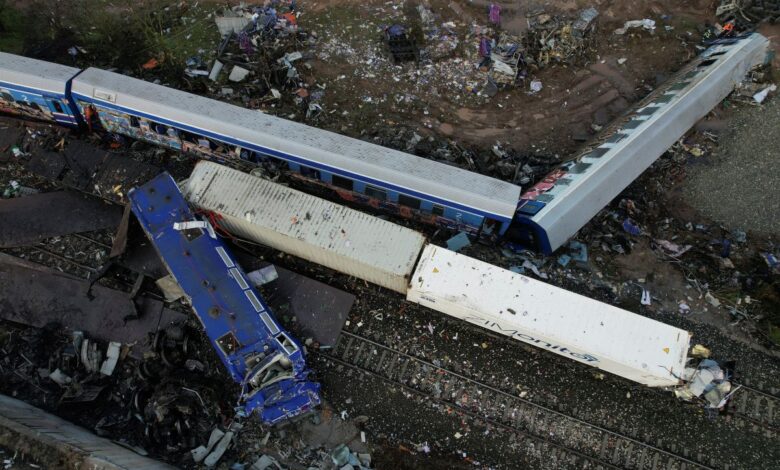Concluyen en Grecia trabajos de rescate tras choque de trenes