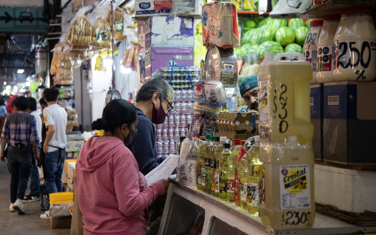 Confianza del consumidor subió 0.5 en febrero: Inegi