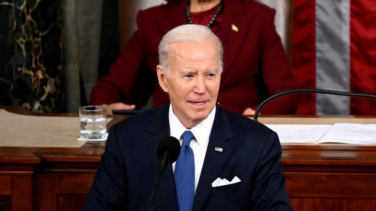 Demandan al gobierno de Biden para exigir transparencia sobre adjudicación de permisos migratorios humanitarios
