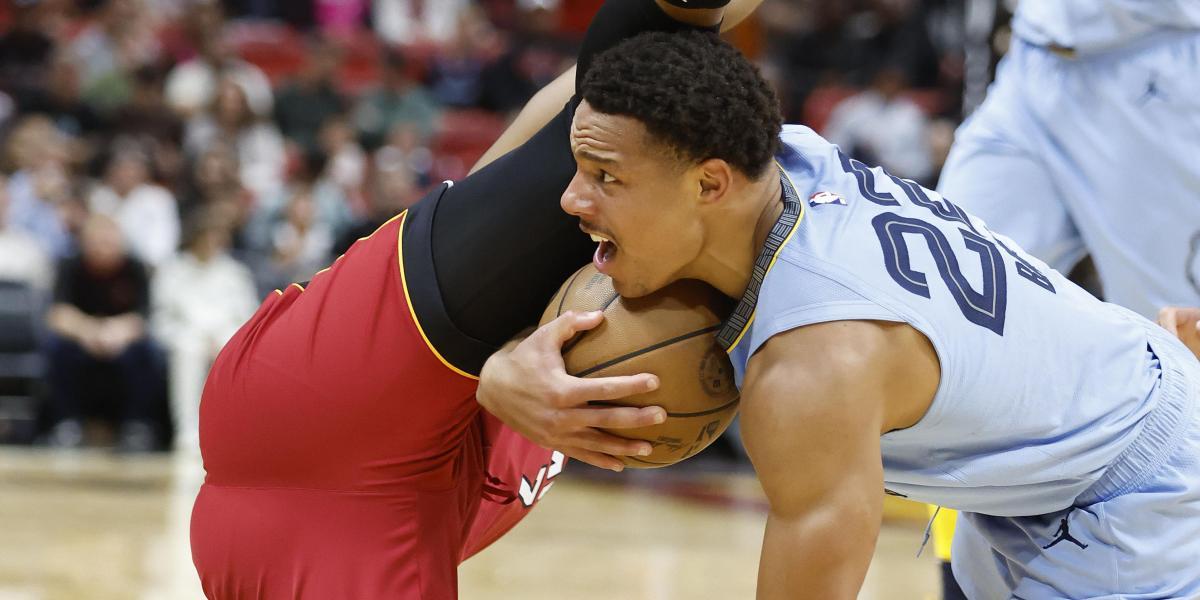 Desmond Bane, a la calle por darle a Kevin Love…¡en los testículos!