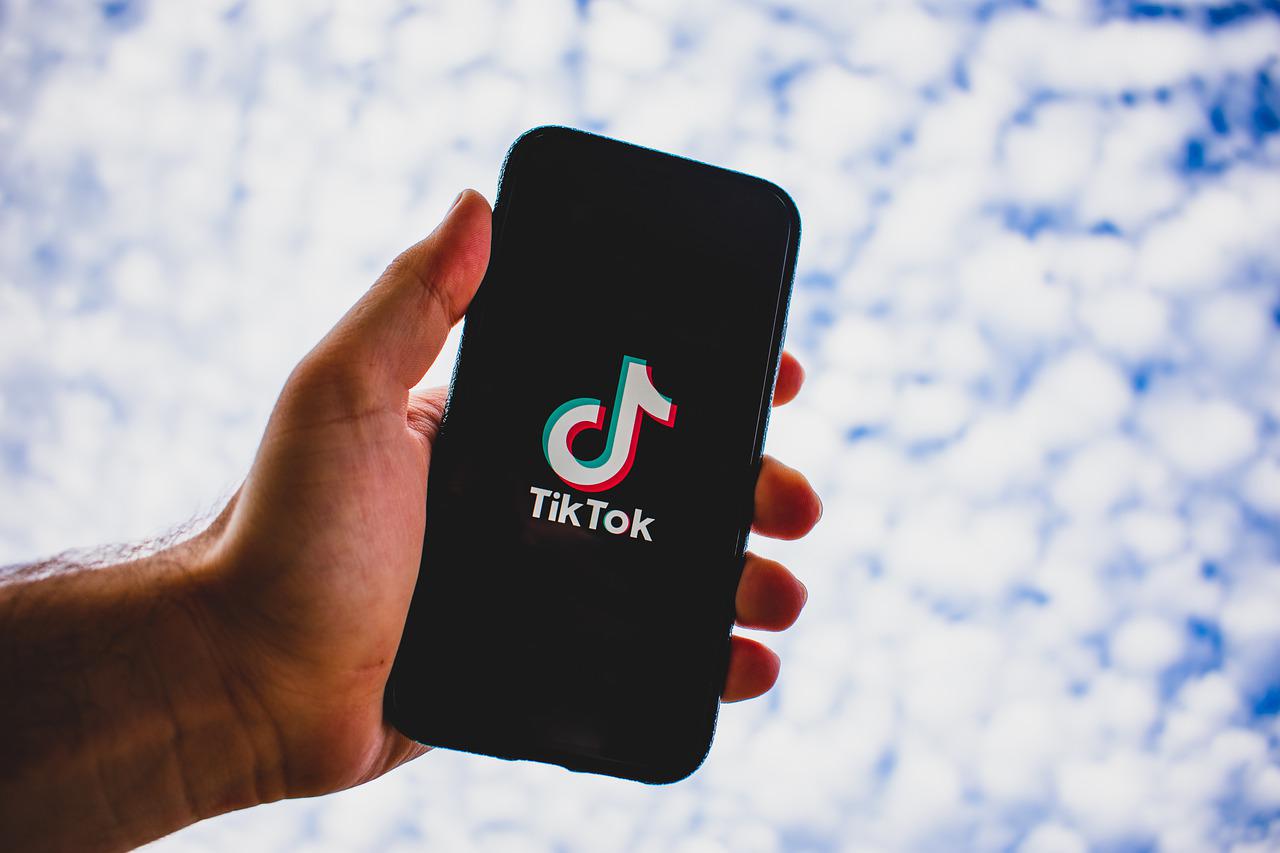 Dos venezolanas atacan nuestras costumbres y TikTok estalla