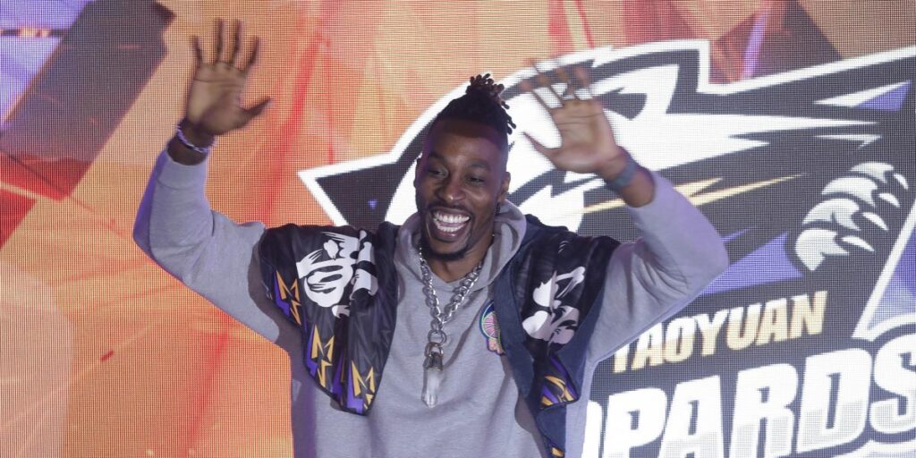 Dwight Howard sorprende en el concurso de triples del All Star de Taiwán