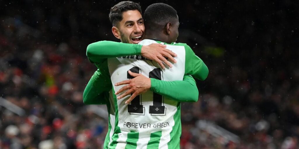 El Betis se entrena en la Academia del City