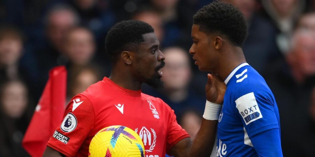 El Everton deja escapar la guerra ante el Nottingham