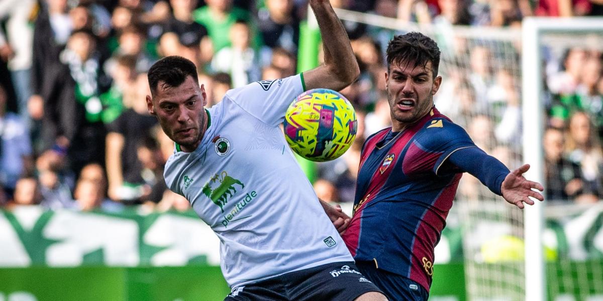 El Levante duerme segundo gracias al Racing