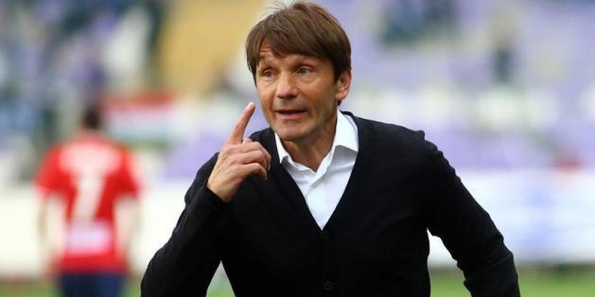 El Lugo destituye a Joan Carrillo