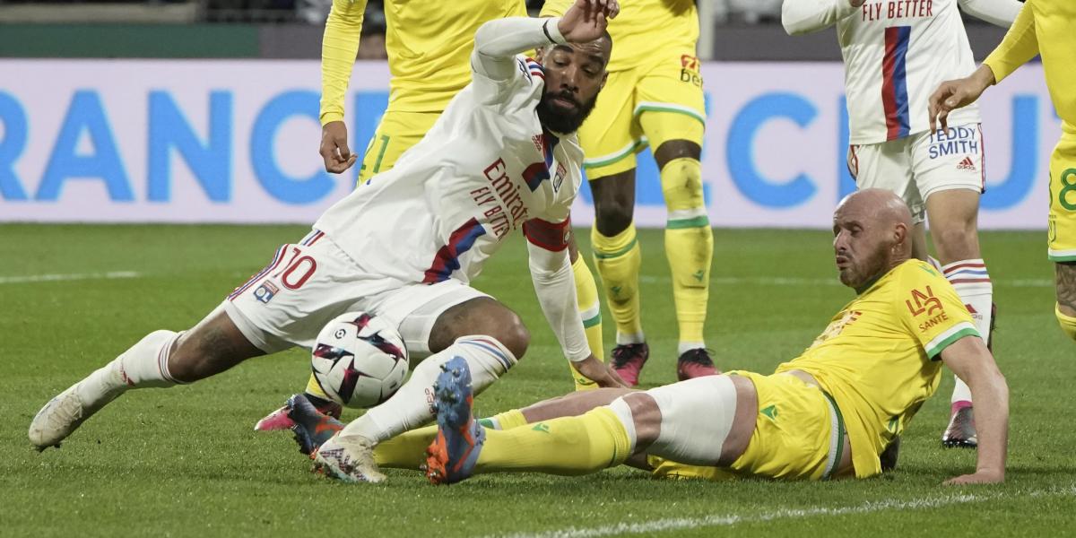 El Lyon de Laurent Blanc vuelve a pinchar y se aleja de Europa