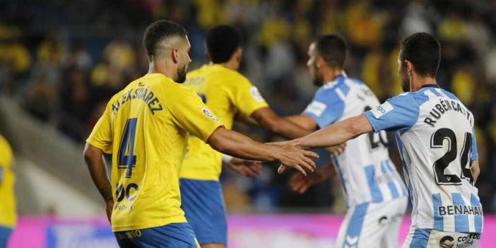El Málaga amarga a Las Palmas y pierde el liderato