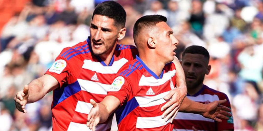 El Oviedo respira: el pichichi Uzuni es baja