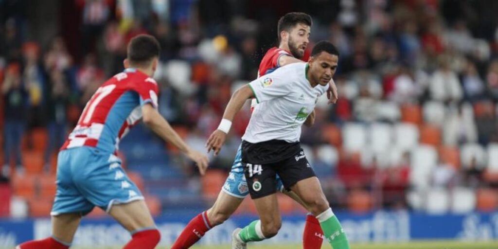 El Racing hunde al Lugo con un gol en el minuto 98