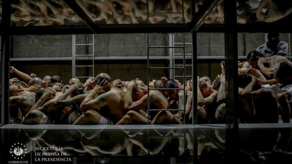 El Salvador cumple un año con el régimen de excepción, aunque suponía durar solo un mes