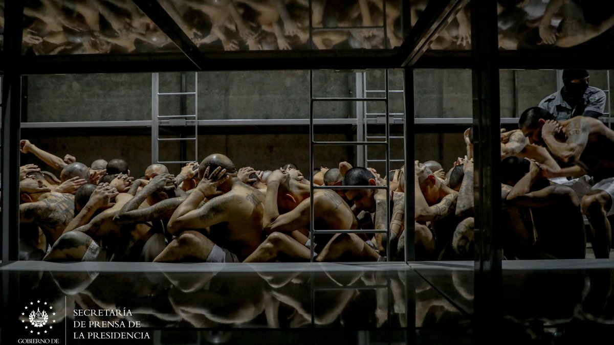 El Salvador cumple un año con el régimen de excepción, aunque suponía durar solo un mes