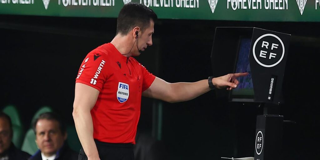 El VAR en el fútbol femenino tendrá que esperar