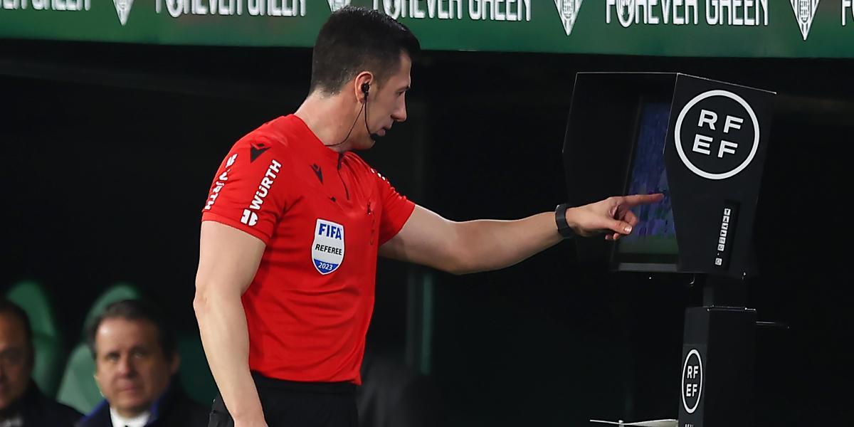 El VAR en el fútbol femenino tendrá que esperar