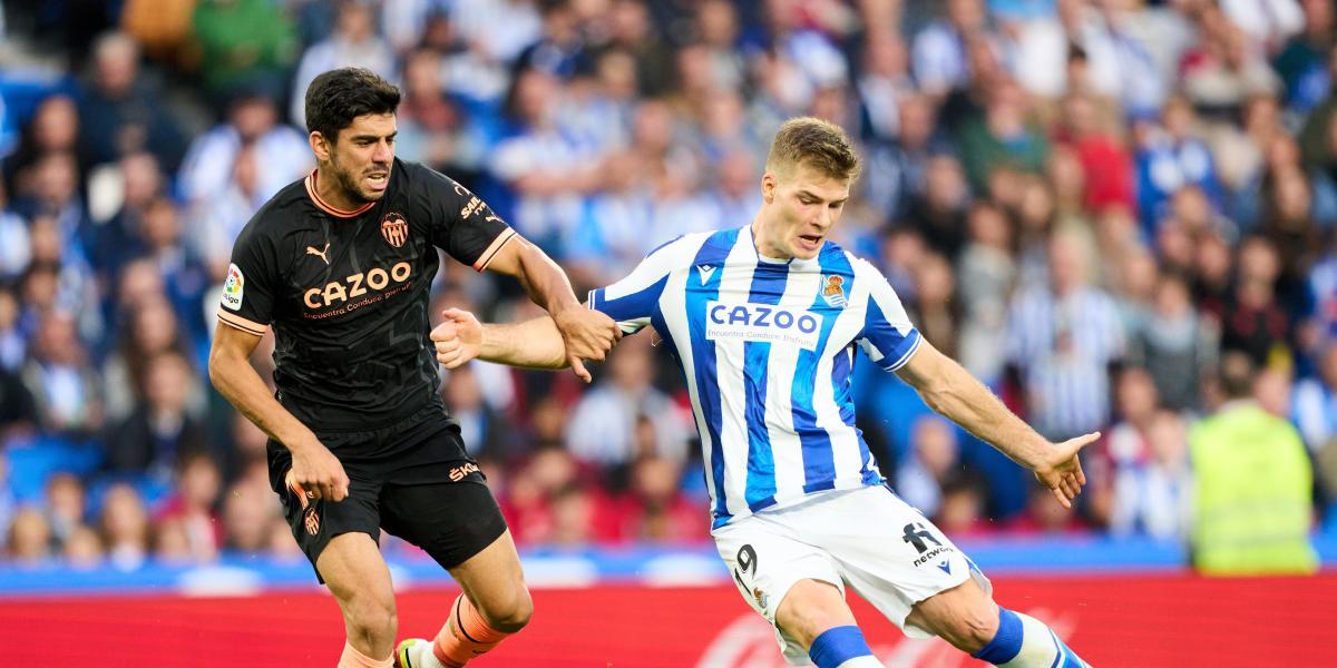 El Valencia vincula la compra de Özkacar a la permanecia