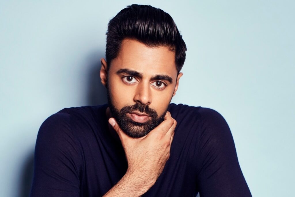 El comediante Hasan Minhaj regresa como The Riddler en la nueva serie de podcasts de Spotify