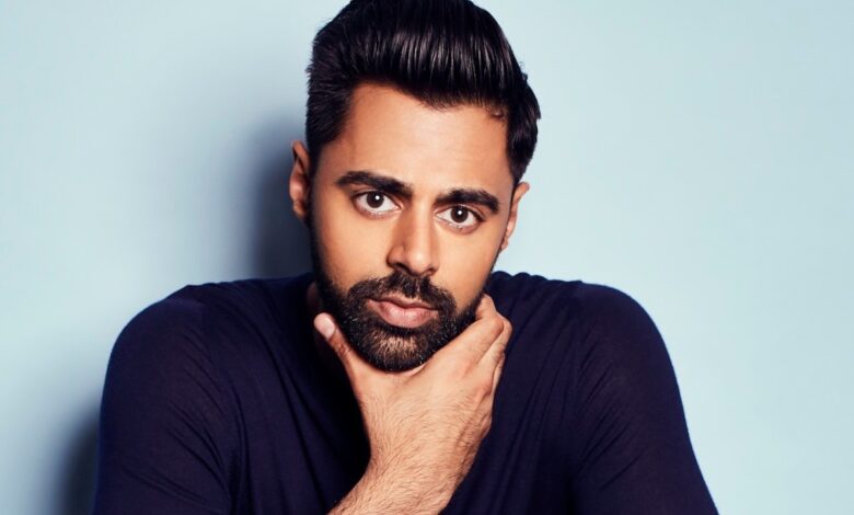 El comediante Hasan Minhaj regresa como The Riddler en la nueva serie de podcasts de Spotify