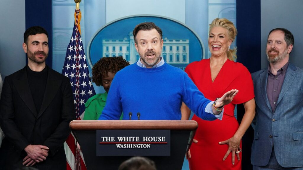El elenco de ‘Ted Lasso’ visita la Casa Blanca para concienciar sobre la salud mental: “Todos conocemos a alguien que se ha sentido solo”