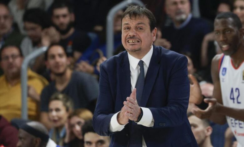 El técnico Ergin Ataman, hospitalizado en Estambul