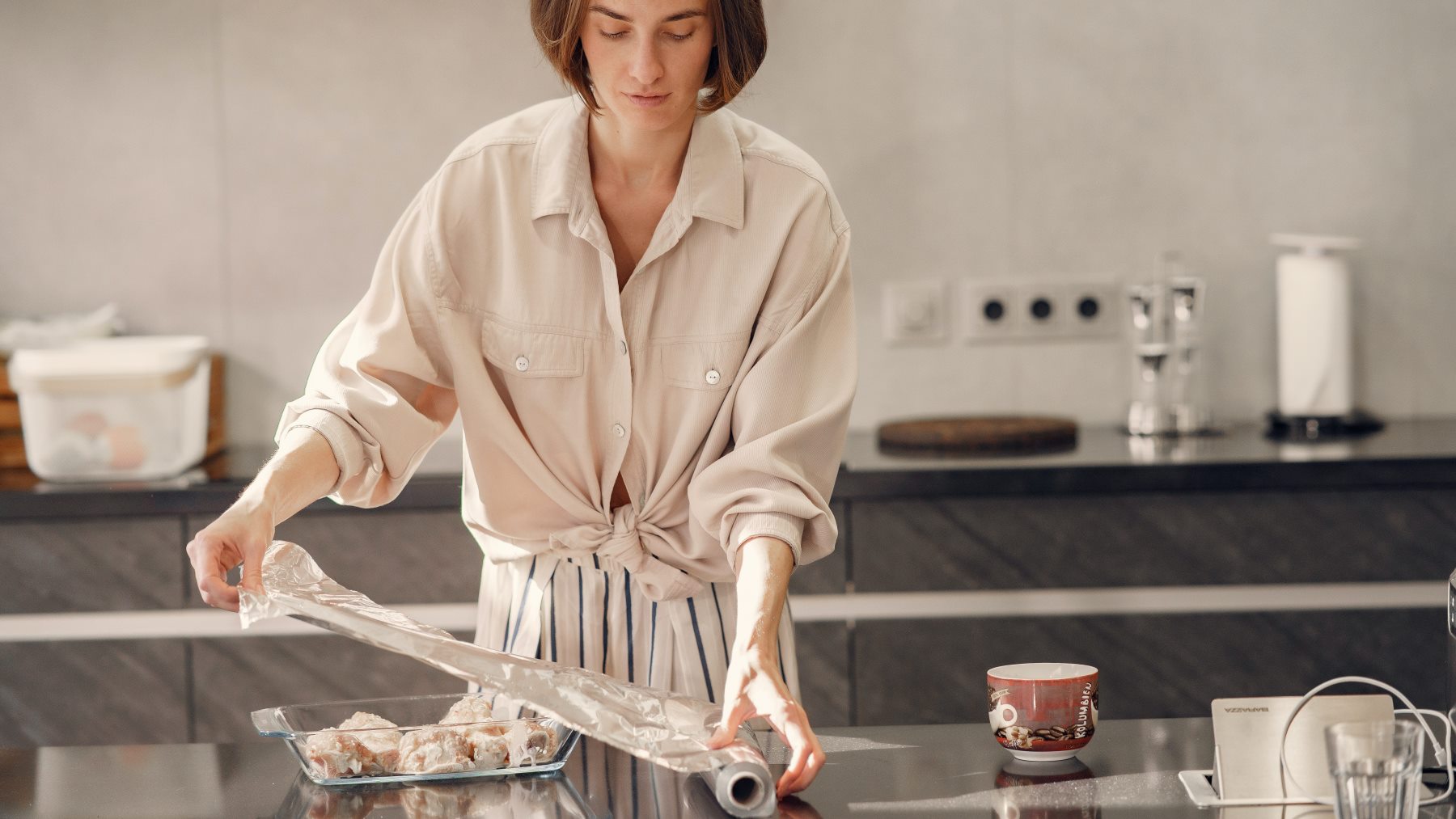 El truco casero del papel albal que te va a salvar la vida