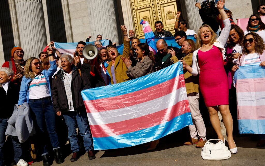 España permite el aborto y cambio de sexo sin trabas desde 16 años