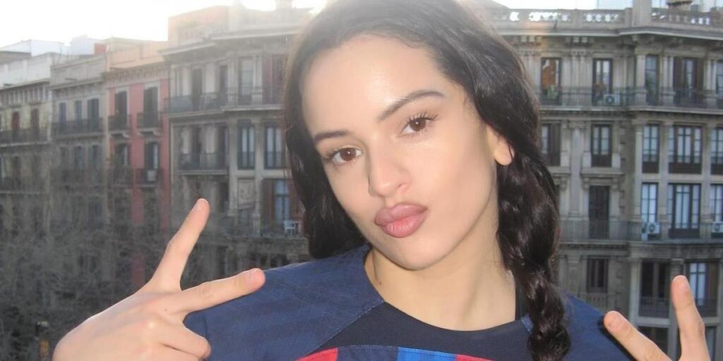 Esta es la famosa casa desde la que Rosalía se ha hecho la foto con la camiseta del Barça