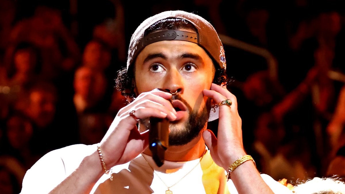 Exnovia de Bad Bunny lo demanda y exige al menos $40 millones