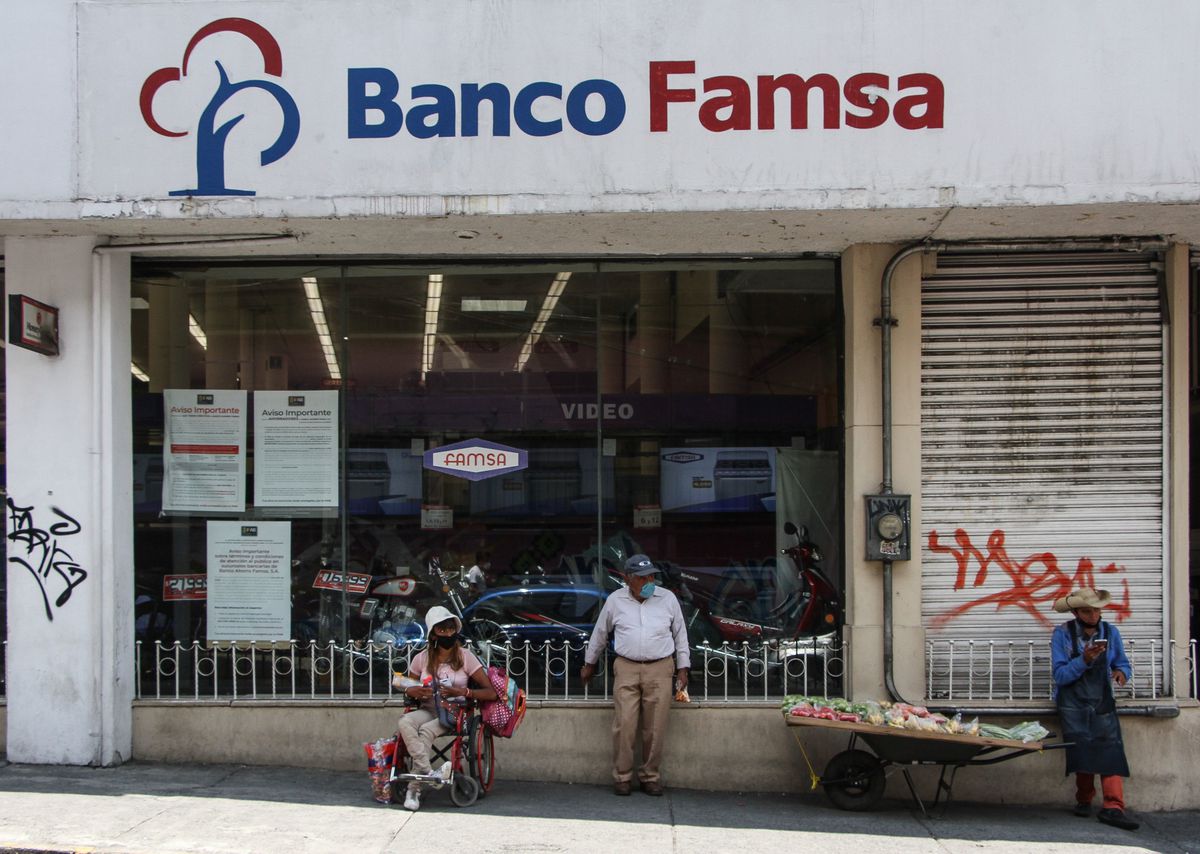 Famsa, a un paso de la quiebra: cierre de masivo de sucursales y acciones con valores en centavos