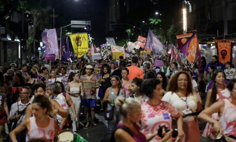 Feministas toman decenas de ciudades en protestas por Día de la Mujer