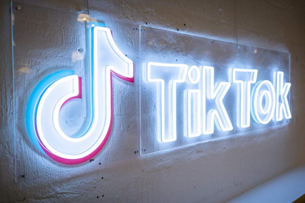 Francia prohíbe aplicaciones recreativas como TikTok en dispositivos gubernamentales