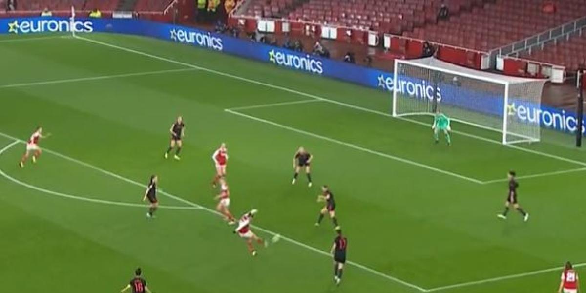 Frida Maanum marca el que será uno de los mejores goles de la Champions femenina