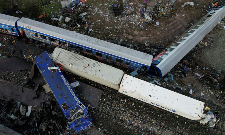 Gobierno griego indemniza a familiares de 57 víctimas del accidente de tren