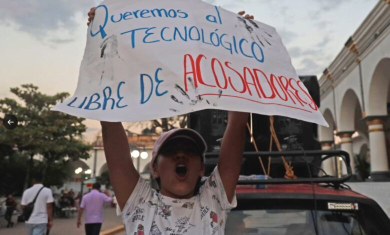 Guerrero: Estudiantes del TECNM marchan contra acoso sexual de profesores y personal administrativo