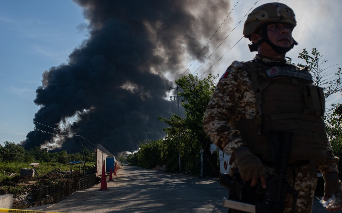 Hallan en total cinco cuerpos de trabajadores tras explosión en instalaciones de Pemex en Veracruz