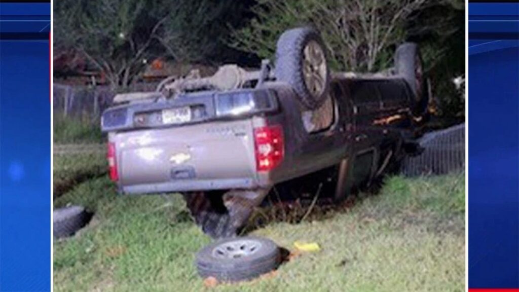 Hombre muere al salir expulsado y camioneta aplastarle la cabeza