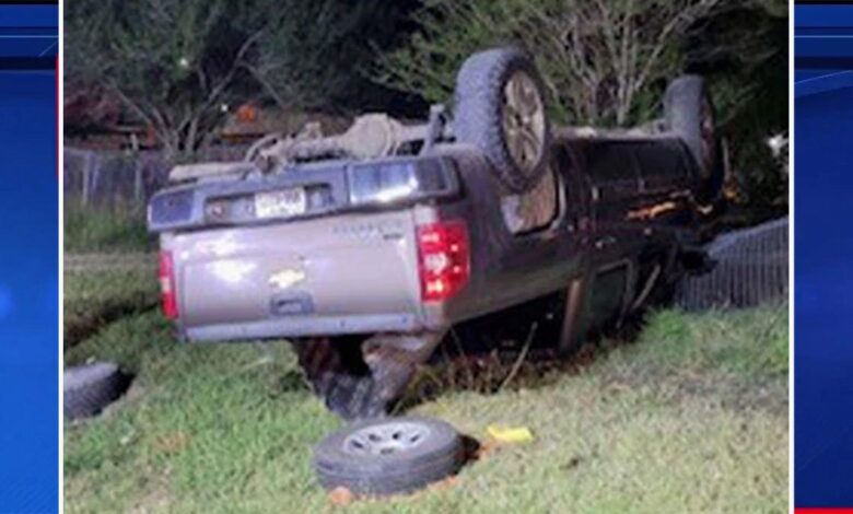 Hombre muere al salir expulsado y camioneta aplastarle la cabeza