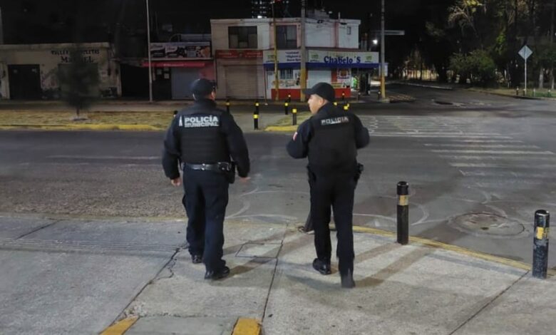 Hombres ebrios golpearon y desarmaron a dos policías en Puebla