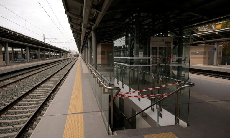 Huelguistas paralizan toda la red ferroviaria por choque de trenes en Grecia