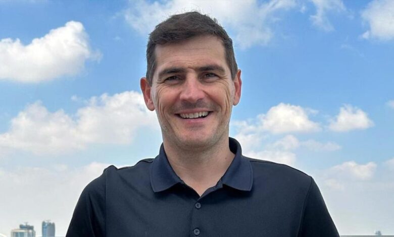 Iker Casillas, 'pillado' con otra mujer paseando por las calles de Madrid