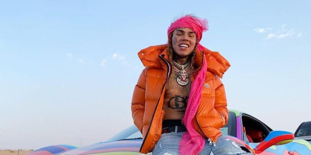 Ingresan de urgencia al rapero Tekashi 6ix9ine tras recibir una brutal paliza