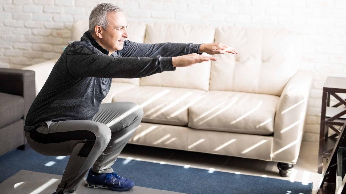 Intenta sentarte y ponerte de pie para ver qué tan saludable está tu corazón y predecir la longevidad